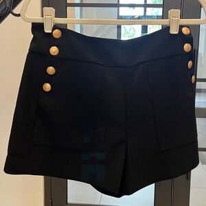ALICE + OLIVIA GORGEOUS SHORTS WITH GOLD BUTTONS ON SIDES. SIZE 10 BLACK NEW